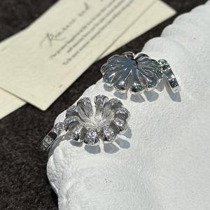 จี้ดอกทานตะวันวินเทจ ทำจากเงินแท้ S925 ดีไซน์เรียบง่ายทันสมัย รูปหัวใจ ประดับเพชรพลอย เครื่องประดับน้ำหนักเบา - Product Image 3