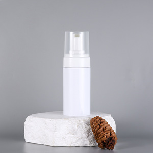 Botella de Espuma Blanca para Mascotas de 115 ml para Limpieza Facial y Uso Cosmético - Product Image 1