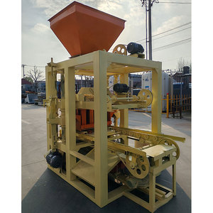 Fábrica de Maquinaria de Moldeo de Bloques de Construcción YJ, Fabricante de Máquinas Automáticas para Fabricar Ladrillos de Hormigón Huecos QTJ4-24 a Bajo Precio - Product Image 4