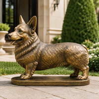 Statue de Corgi grandeur nature en bronze, sculpture en métal moulé brun antique avec base intégrée pour entrée de villa de luxe ou jardin