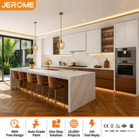 Solution tout-en-un : Ensemble d'armoires de cuisine modernes en mélamine blanc et noyer bicolore, design personnalisé, avec îlot Calacatta Gold