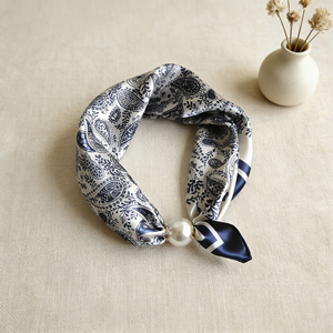 Foulard en soie avec boucle magnétique et perles, petit collier de clavicule, pendentif, écharpe pour femme - Product Image 5