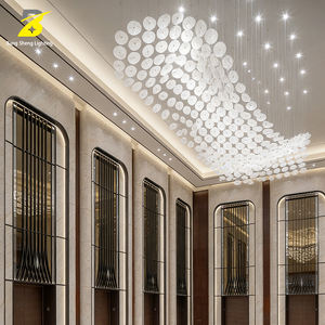 Lustre en forme de disque ondulé personnalisé - Luminaire suspendu LED de luxe pour hall d'hôtel et salle de banquet - Product Image 6