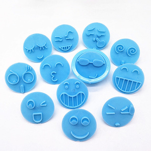 Juego <span class=keywords><strong>de</strong></span> 12 Cortadores <span class=keywords><strong>de</strong></span> <span class=keywords><strong>Galletas</strong></span>, Moldes para Fondant y <span class=keywords><strong>Galletas</strong></span>, Molde <span class=keywords><strong>de</strong></span> Plástico con <span class=keywords><strong>Caras</strong></span> Sonrientes, Molde para Relieve, <span class=keywords><strong>Galletas</strong></span> Navideñas - Product Image 1