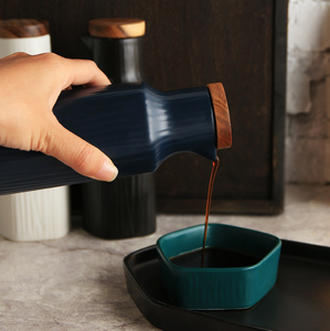 <span class=keywords><strong>Ceramica</strong></span> Bottiglia di Olio di Oliva con Coperchio <span class=keywords><strong>In</strong></span> Legno Da Cucina Pentola di Olio Bottiglia di Aceto Di Soia Salsa di Spezie Aceto Dispenser 2pcs Set - Product Image 4