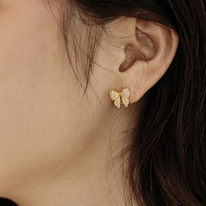 Dylam NUEVO DISEÑO S925 Pendientes de Plata de Ley con Circonita 5A, Baño de Oro de 18K y Rodio, Serie Navideña, con Forma de Mariposa y Lazo - Product Image 3