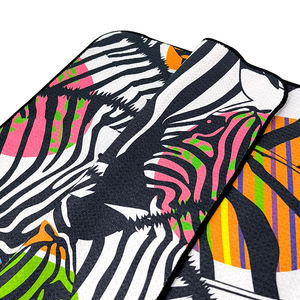 उच्च गुणवत्ता वाले कस्टम लोगो वाफ़ल चुंबकीय माइक्रोफाइबर गोल्फ सफाई तौलिया नए डिजाइन काम करता है - Product Image 3