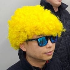 Parrucca di salvataggio per foto di oggetti di scena a quattro tagli con capelli naturali - Product Image 1