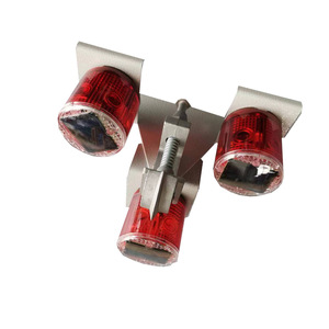 Feux d'avertissement solaires à trois têtes, feux de signalisation LED rouges, montage sur poteau, IP65, sécurité routière - Product Image 5