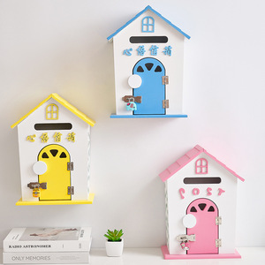 Boîte de rangement murale en bois pour enfants, décoration de la maison, avec porte et serrure, 33x15x85cm, matériau MDF - Product Image 1