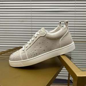 Chaussures de sport décontractées de luxe pour hommes et femmes de marque célèbre, semelles rouges, crampons, 2026, en daim, amortissantes - Product Image 1