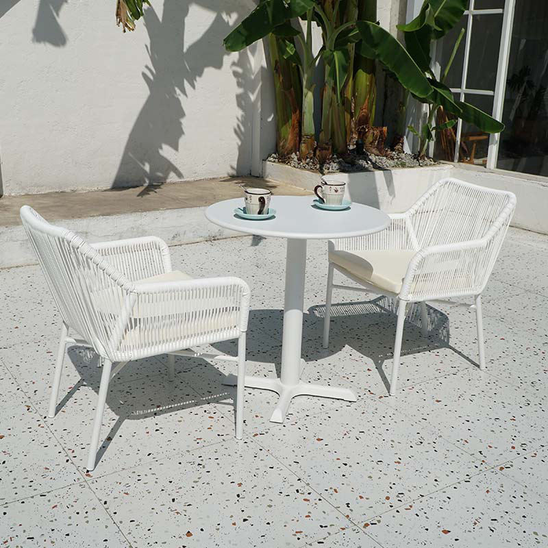 1 white chair(without table)