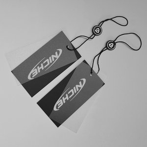 Vêtement clair de luxe personnalisé accrocher logo imprimé vêtements avec ficelle vêtements étiquettes volantes papier givré Pvc étiquettes pivotantes - Product Image 2