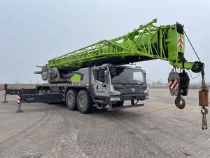 Grue sur camion ZOOMLION d'occasion ZTC950E7, capacité de levage maximale de 90 tonnes, excellent état, moteur inclus - Product Image 2