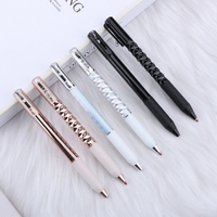 Stylo bille DIY en plastique avec perles en peluche, design pompon cœur mignon pour fille, stylo cadeau moelleux, encre noire, pointe 1,0 mm