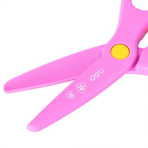 Deli 6075 Scissors Rounded Blades All Plastic Elastic Design Cartoon Style For Kids <b>Paper</b> Crafting - Product Image 3
