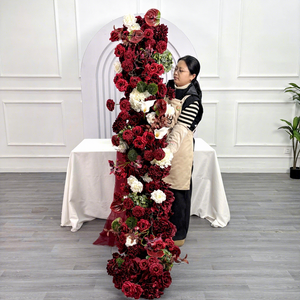 Chemin de table en fleurs artificielles rouges de 200 cm, arrangement floral mixte de roses, d'hortensias et de pivoines rouge foncé, décoration de table - Product Image 1