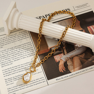 Collier en acier inoxydable avec perle baroque et fermoir OT plaqué or, à porter au quotidien - Product Image 3