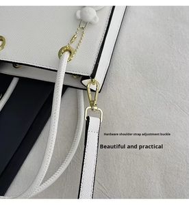 Bolso Bandolera de Lujo con Colgante de Mini Oso, Estilo Sencillo y Elegante, Forro de PU, Regalo con Perlas para Amigos - Product Image 3