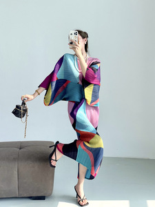 Robe longue plissé<span class=keywords><strong>e</strong></span> élégante décontracté<span class=keywords><strong>e</strong></span> pour femme, imprimé violet haut de gamme, manches à volants, col en V, silhouette crayon, respirante, polyester/coton - Product Image 2