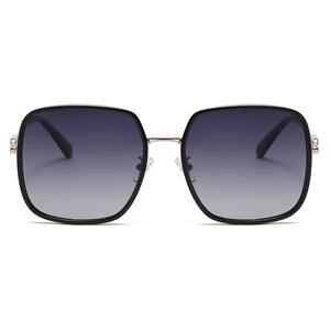Nouvelles lunettes de soleil polarisées à monture carrée pour femmes, verres TAC UV400, monture noire, protection solaire tendance pour l'extérieur - Product Image 5