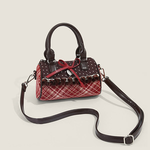Sac à bandoulière portable pour femme, motif écossais rouge, patchwork, design en dentelle, idéal pour les sorties - Product Image 1