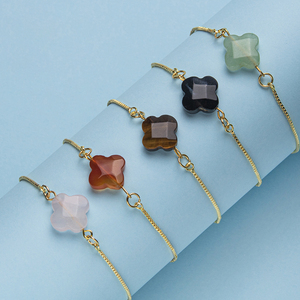 Bracciale Regolabile in Oro 18k con Cristallo Naturale e Quadrifoglio <span class=keywords><strong>Portafortuna</strong></span> in Quarzo Rosa per Donne - Product Image 1