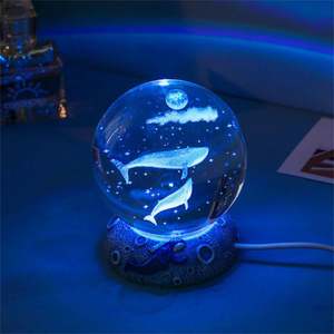 Lampe de table décorative pour la maison et la chambre à coucher, boule de cristal sculptée au laser 3D, méduse, dauphin, étoile de mer, baleine, coquille, lumière de nuit LED USB - Product Image 4