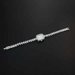 Reloj de Lujo ODM OEM con Logotipo Personalizado, Zirconia, Diamantes, Cuarzo, Caja de Latón, Esfera de Cristal Mineral, Resistente al Agua 3BAR, Estilo Ejecutivo y Elegante - Product Image 4