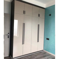 Armoire modulaire en bois avec portes en verre laqué et tiroirs pour appartement, salon, chambre moderne – Designs colorés – Armoire sur mesure