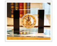 Honneur de cristal belle petite horloge en forme de coeur transparente horloge de bureau de table en cristal