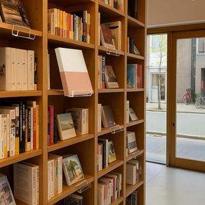 Supports de livres modernes en acrylique transparent, découpe laser de précision, bords lisses, coins arrondis, sans risque de blessure <span class=keywords><strong>pour</strong></span> les adolescents, affichage sécurisé - Product Image 4