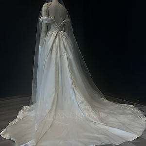 Robe de mariée sirène moderne NT15 avec col bateau long, en satin et dentelle, appliques de cristaux et fleurs 3D, avec surjupe - Product Image 6