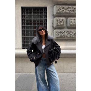 Gabardina Corta Negra con Cuello de Piel para Mujer, Talla S, Ropa Exterior de Moda - Product Image 1