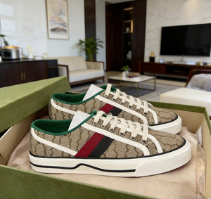 Chaussures décontractées de luxe à lacets en maille pour hommes et femmes |   Chaussures de haute qualité sans odeur, vente en gros et service personnalisé disponible - Product Image 1