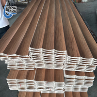 Panneau mural rainuré WPC de haute qualité, décoration en bois, décoration de luxe pour la maison, installation facile, revêtement mural intérieur moderne, imperméable
