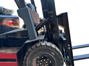 Precio de fábrica: Carretilla elevadora retráctil de 1.5, 2 y 2.5 toneladas con altura de elevación, modelo eléctrico - Product Image 3