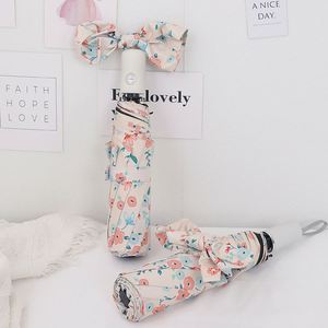 Sombrilla Plegable Anti-UV con Estampado de Flores Amarillas Pequeñas y Goma Negra, para Viajes, Días Soleados y Lluviosos, con Logotipo Personalizado - Product Image 3