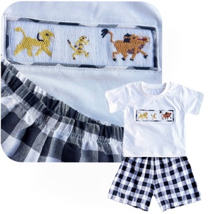 <span class=keywords><strong>Ensemble</strong></span> de vêtements rayés en coton brodé à la main avec motif de chien de dessin animé - T-shirt à manches courtes et short pour tout-petits - Product Image 5
