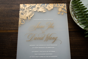 INVITATIONS DE MARIAGE EN ACRYLIQUE givrées en feuille <span class=keywords><strong>d</strong></span>'<span class=keywords><strong>or</strong></span> ORCHIDÉE de luxe avec <span class=keywords><strong>d</strong></span>étail en relief doré Cartes <span class=keywords><strong>d</strong></span>'information et enveloppe RSVP - Product Image 2