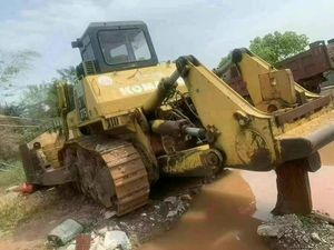 Bulldozer Komatsu D375A-5 de Segunda Mano con Gran Potencia y Capacidad de Trabajo, Componentes Principales Incluyen Motor, Bomba y Motor Principal - Product Image 2