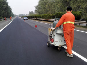 เครื่องทำเครื่องหมายเส้นจราจรแบบเคลื่อนที่ได้ด้วยตัวเอง รุ่น Showway SW-2 ใช้เครื่องยนต์เบนซิน 5.5 แรงม้า ประสิทธิภาพสูง สำหรับงานทาสีเส้นจราจรแบบร้อน - Product Image 6