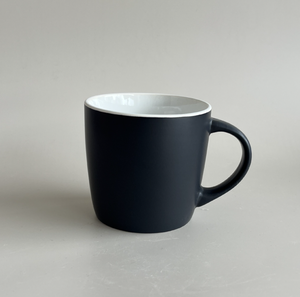 แก้วกาแฟเซรามิกสีดำด้าน ด้านในสีขาว ดีไซน์มินิมอล 350 มล. - Product Image 6
