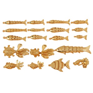 Manna Nouveau 14K Or <span class=keywords><strong>Poisson</strong></span> Bijoux Pendentif Océan Mignon Petit <span class=keywords><strong>Poisson</strong></span> <span class=keywords><strong>Rouge</strong></span> Cuivre Plaqué Charme pour Porte-clés Fabrication <span class=keywords><strong>de</strong></span> Sacs - Product Image 1