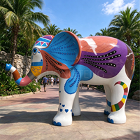 Patung Gajah Fiberglass Besar Lukisan Tangan, Patung Hewan Graffiti Kustom untuk Taman Bertema, Ornamen Lanskap Luar Ruangan