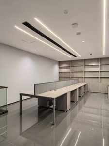 Poste de travail de bureau pour 4 personnes avec rangement fixe sous le bureau, système de bureau en panneaux E0 <span class=keywords><strong>MFC</strong></span>, mobilier de bureau pour projets, certifié BIFMA - Product Image 2