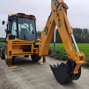 Chargeuse-pelleteuse JCB 3cx & 4cx d'occasion avec moteur Isuzu, capacité de charge nominale de 7 tonnes, pour les industries agricoles et forestières - Product Image 1