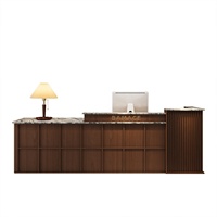 Bureau d'accueil de style médiéval laqué couleur noyer vintage avec tiroir pour magasin de vêtements et café