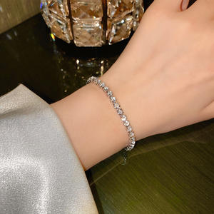 <span class=keywords><strong>Bracciale</strong></span> e Bangle di Tendenza Placcato in <span class=keywords><strong>Argento</strong></span> con Zircone a Fila Singola per Donne e Ragazze, Gioiello per Matrimoni, Feste, Idea Regalo - Product Image 4