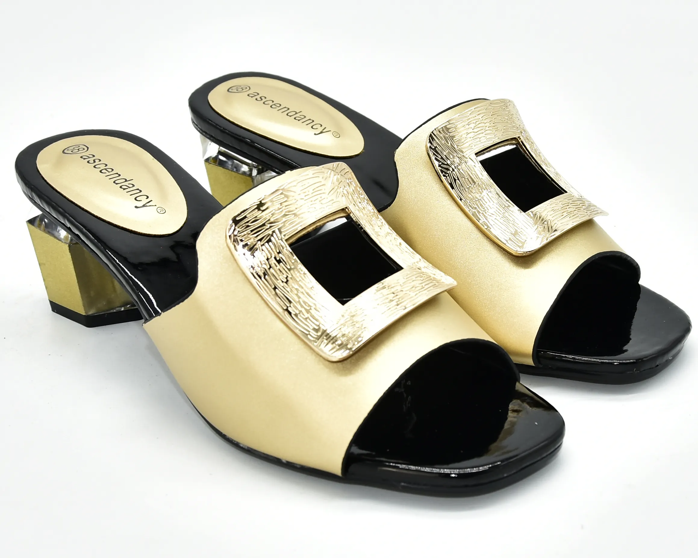 फैक्टरी थोक चमड़े वर्ग एड़ी वर्ग पैर की अंगुली पोशाक गर्मियों में सैंडल जूते महिलाओं के लिए